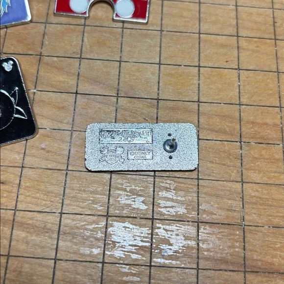 Disney Trading Pin Minnie Mouse Polka Dot Puzzle Piece Plus 3 More Variety - Picture 10 of 17